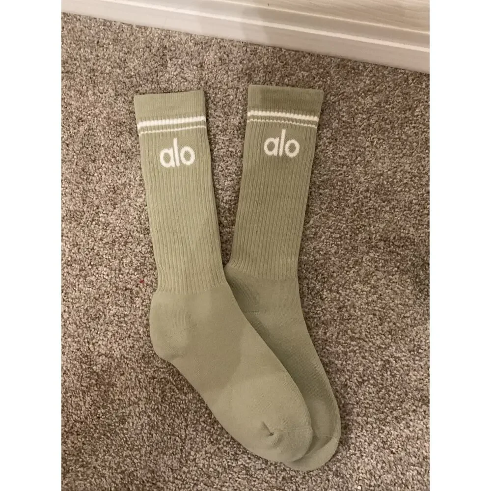 NWT Alo Yoga Unisex Throwback Socks Limestone White Crew Socks, M